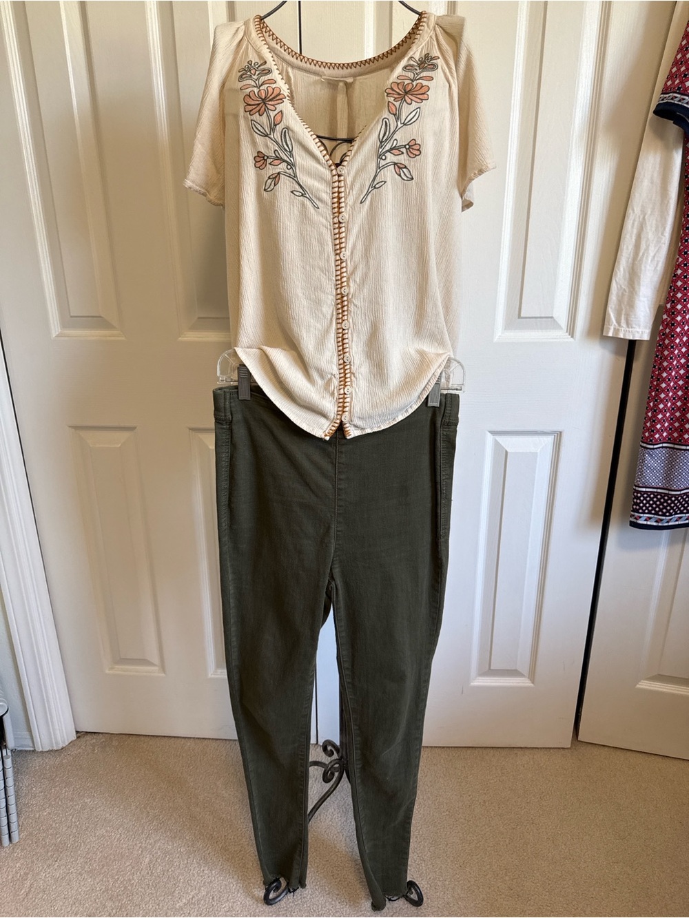 Boho outfit bundle free people skinny pant 28 love stitch, embroidered blouse.